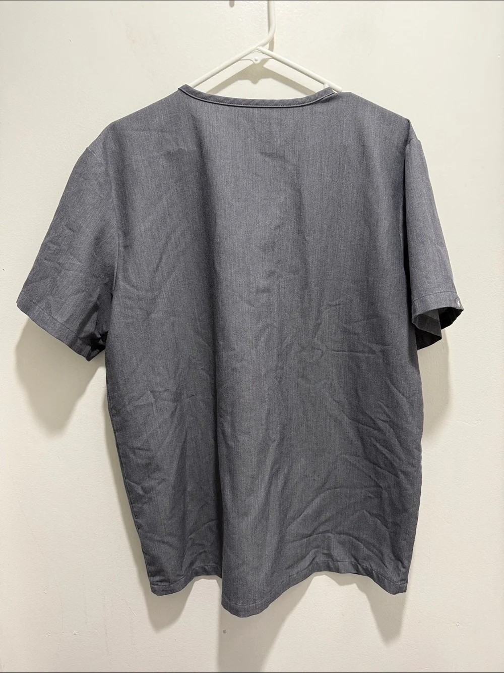 FIGS Leon Three-Pocket Scrub Top Gray Men’s Large Technical Collection